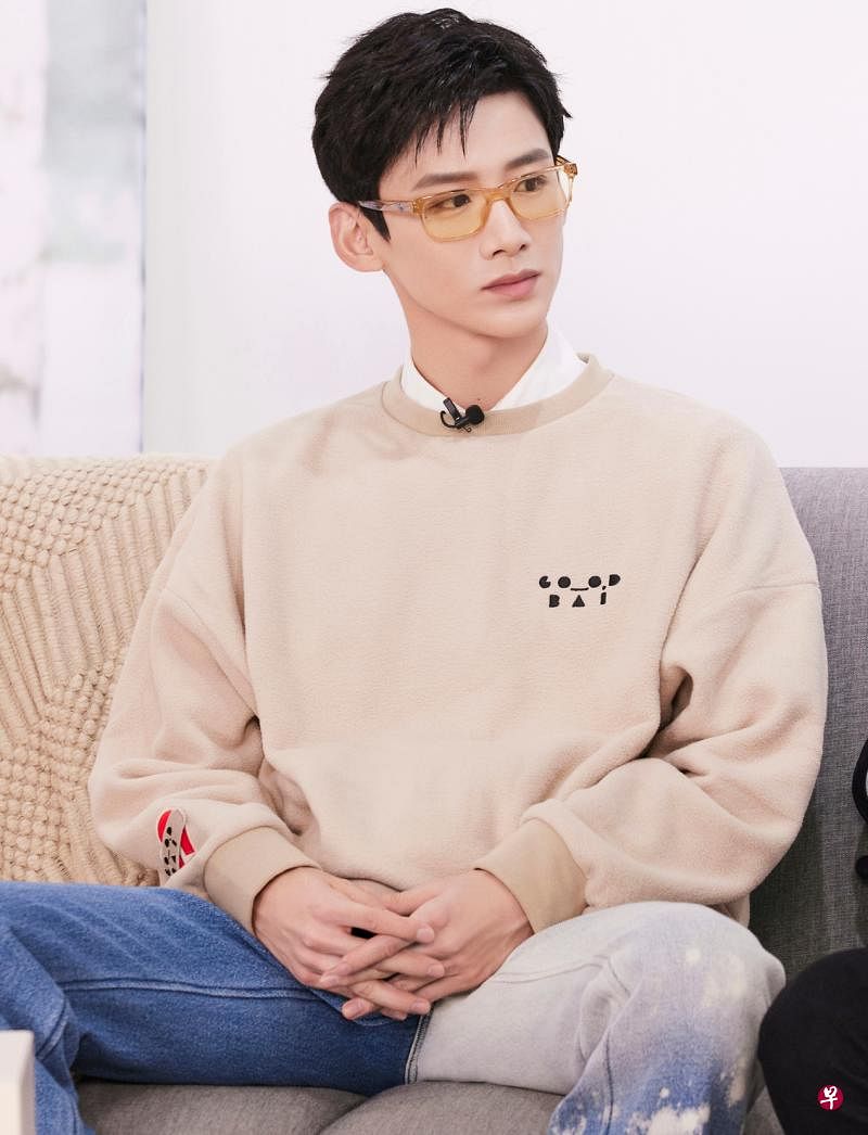 白敬亭去年将“GoodBai”申请注册为图案商标，陆续推出印有此名字的服饰商品。