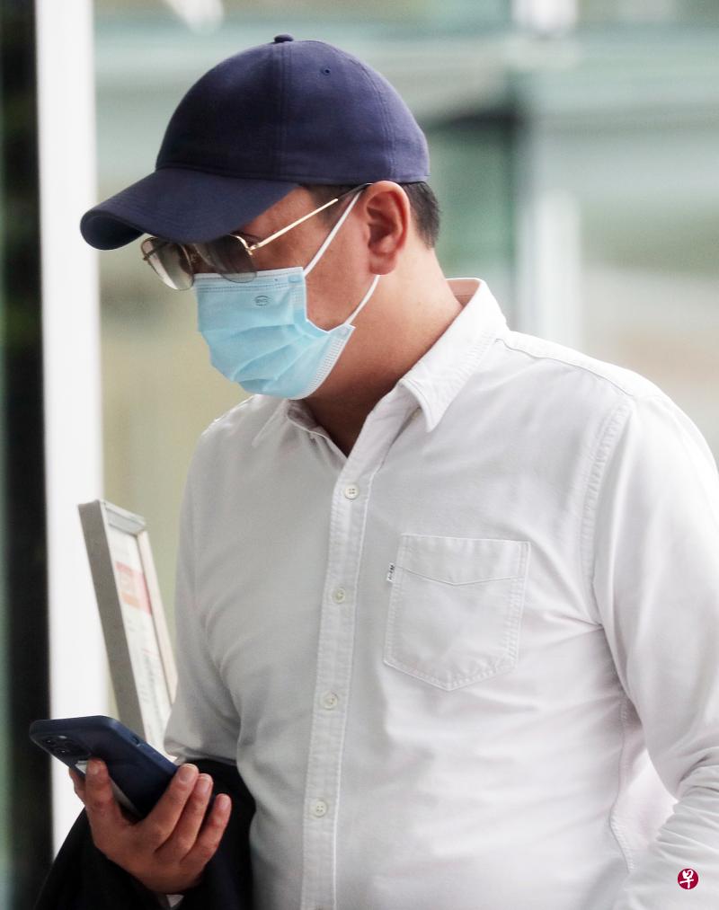 餐饮集团Prive前总裁柯武韩日前承认悔辱和打伤少年，精神报告显示被告的躁郁症影响他犯案，法官昨天下令他接受评估，以鉴定他是否适合接受强制性治疗。（海峡时报）