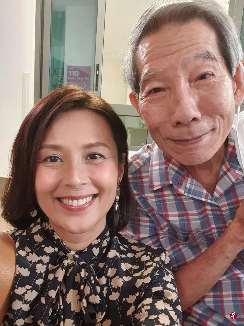 杨世彬（右）认为曾诗梅是个有自我要求的艺人。