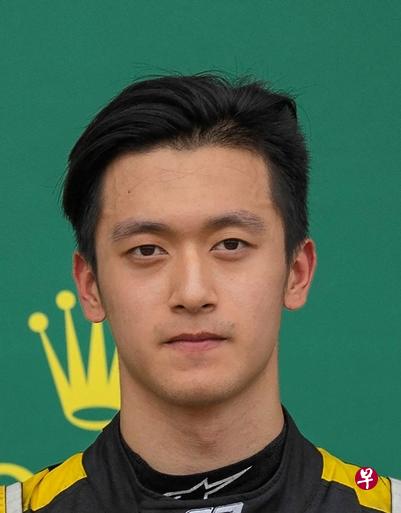 ▲　中国首位F1车手周冠宇和他的战车（前排）昨天凌晨在巴林大奖赛上完成首秀，取得第10名成绩。（法新社）