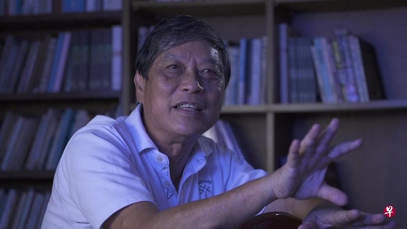 谢宏凯把英培安的剧本搬上舞台。