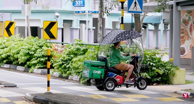 本地三大送餐平台Deliveroo、foodpanda和Grab的调查发现，65％的送餐员是兼职，54％每周平均送餐不到20个小时，只有25％每周送餐超过40个小时。（曾坤顺摄）