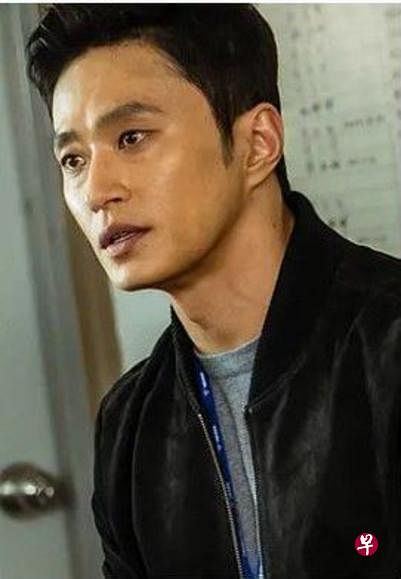 ↑常演犯人的金成圭，这次变身追查凶手的刑警。