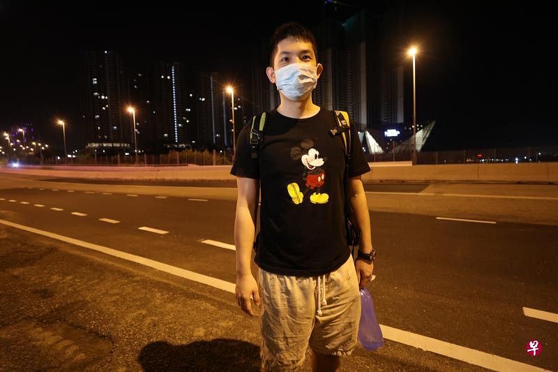 庄琇荃昨天同日往返新加坡与柔佛笨珍，只为见家人和女友。（蔡家增摄）