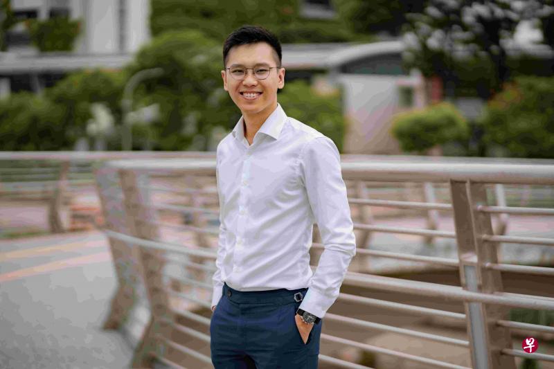 　黄观慈在去年4月辞掉保险销售员的工作，加入财务管理咨询公司担任顾问，希望进一步拓展个人事业。（受访者提供）