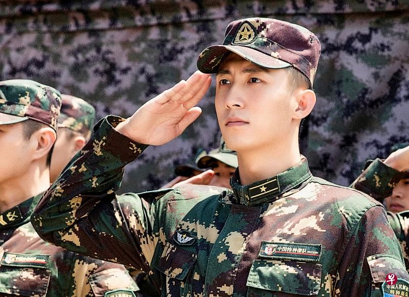 黄景瑜经常接演军警角色，获封“在演艺圈服兵役男星”。