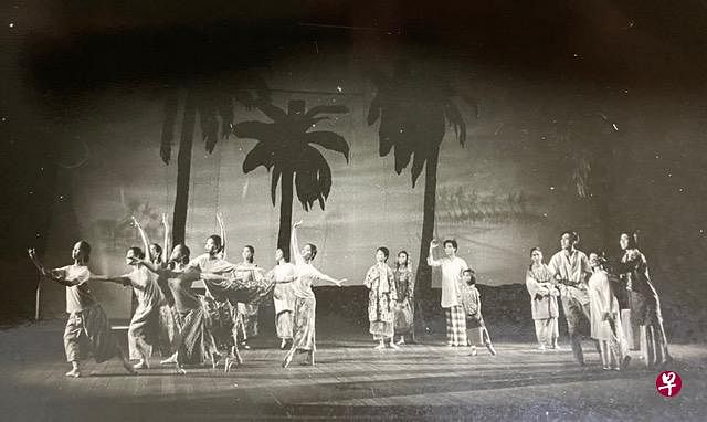 1972年吴丽娟编导民族化芭蕾舞剧《渔歌》。
