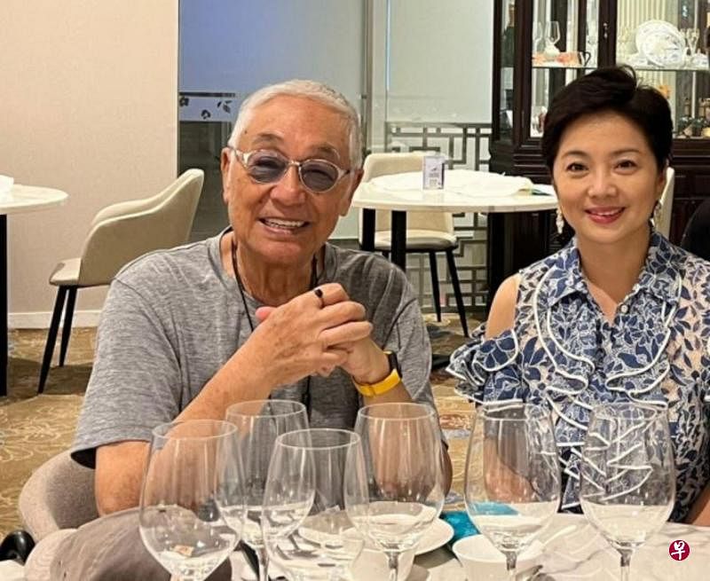 曾江（左）很爱美食，王嬿青给他做了一桌菜，还开了一瓶法国红酒。（IG图）