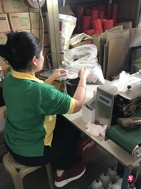 把预先进行干燥处理的种子密封包装，以延长种子的保存期，是新加坡园艺福地的巧思之一。