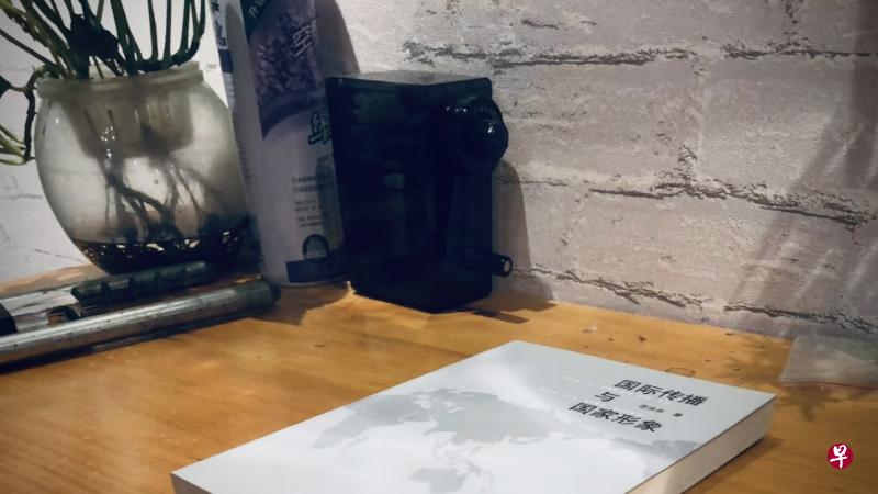 将四年的记忆浓缩封存为一坛永恒的岁月。（顾程铭摄）