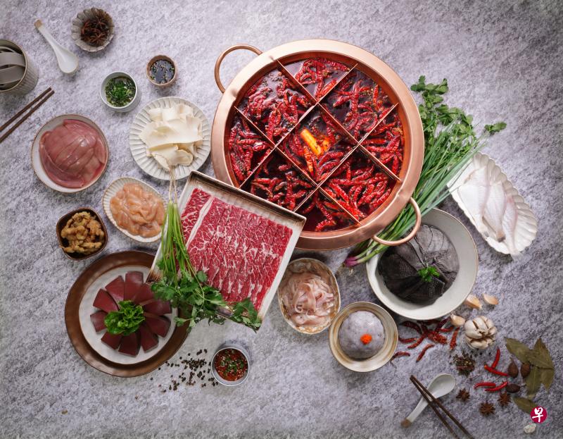 方叔叔重庆老火锅全球第11家分店落户新加坡的世界城。（餐馆提供照片）