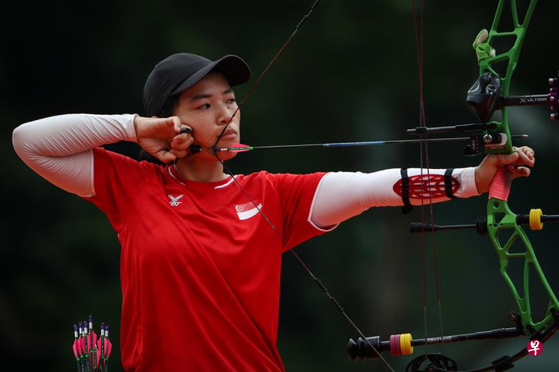 我国射箭女将罗梓嘉斩获我国历来首枚女子复合弓个人赛金牌。（李健玮摄）
