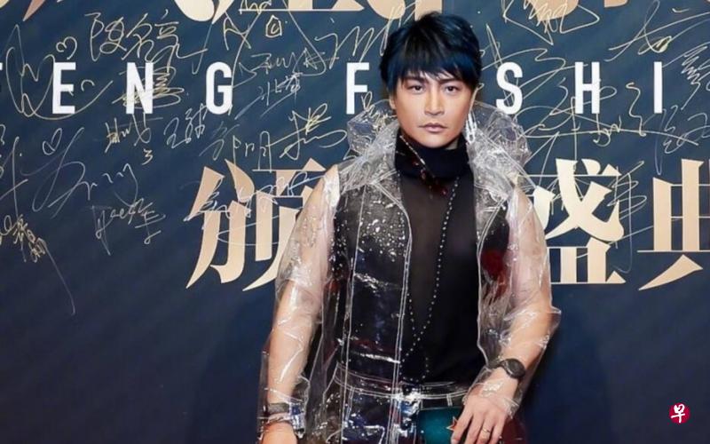 陈志朋常以奇装异服现身，经纪人强调全是陈志朋自己要求的。（微博图）