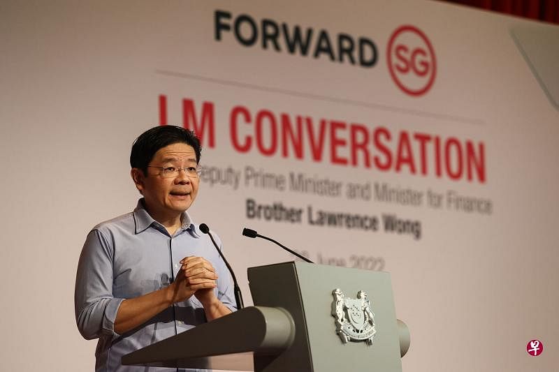 副总理兼财政部长黄循财在全国职工总会举办的工运对话会上，正式推介“新加坡携手前进”运动。（李健玮摄） 