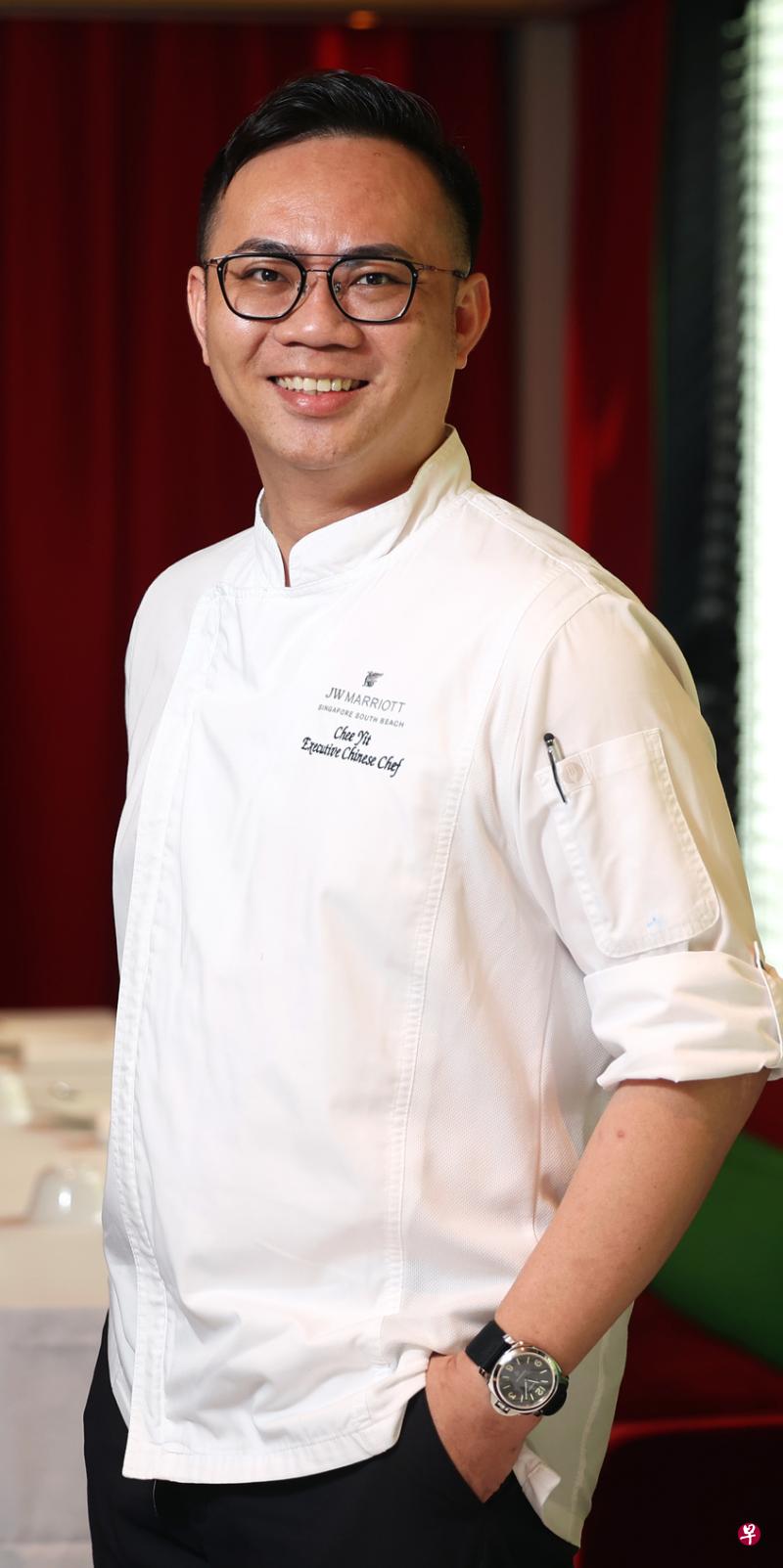 新加坡南岸JW万豪酒店旗下粤菜馆饭夫人中餐主厨毕智肄，经常为家人下厨做饭。
