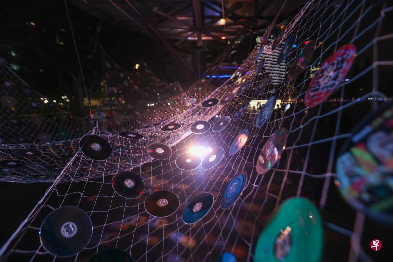 “Collective Memory”：这些曾经赋予你我记忆的光盘，因为时代的变迁而面临被淘汰的命运。