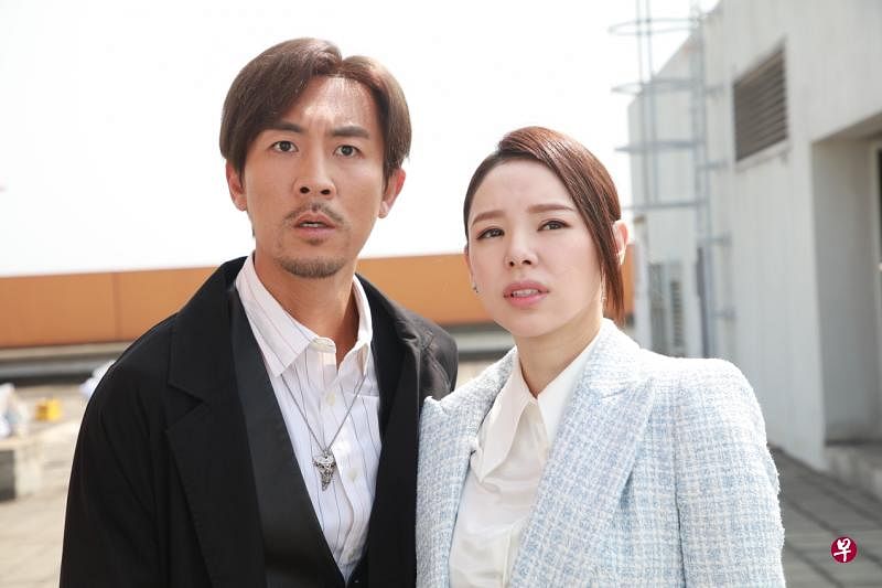谭俊彦（左）和谭凯琪饰演各自隐藏秘密的夫妻。（互联网）