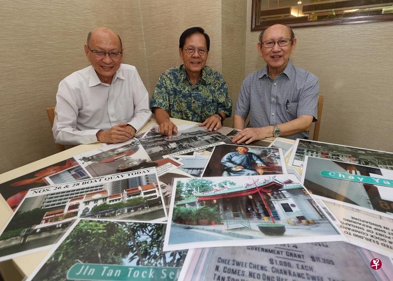 三位主编柯木林（左起）、陈继廉和林孝胜为了编撰《家风传承：陈笃生家族史》，查阅和梳理散布在各种语文的文献、书籍、杂志及学术论文中的信息，同时也挖掘新的史料，力图展现陈笃生及其家族更立体及完整的面貌。（唐家鸿摄）