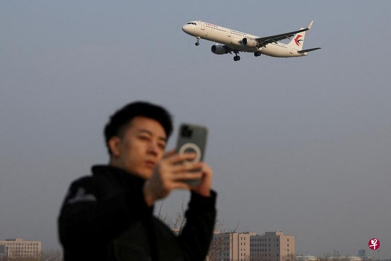 暗指跑路、开溜，或移民海外的“润”，成为中国网络上备受讨论的流行语，意味着“移民海外”成为当前中国民众热议的话题之一。（路透社）
