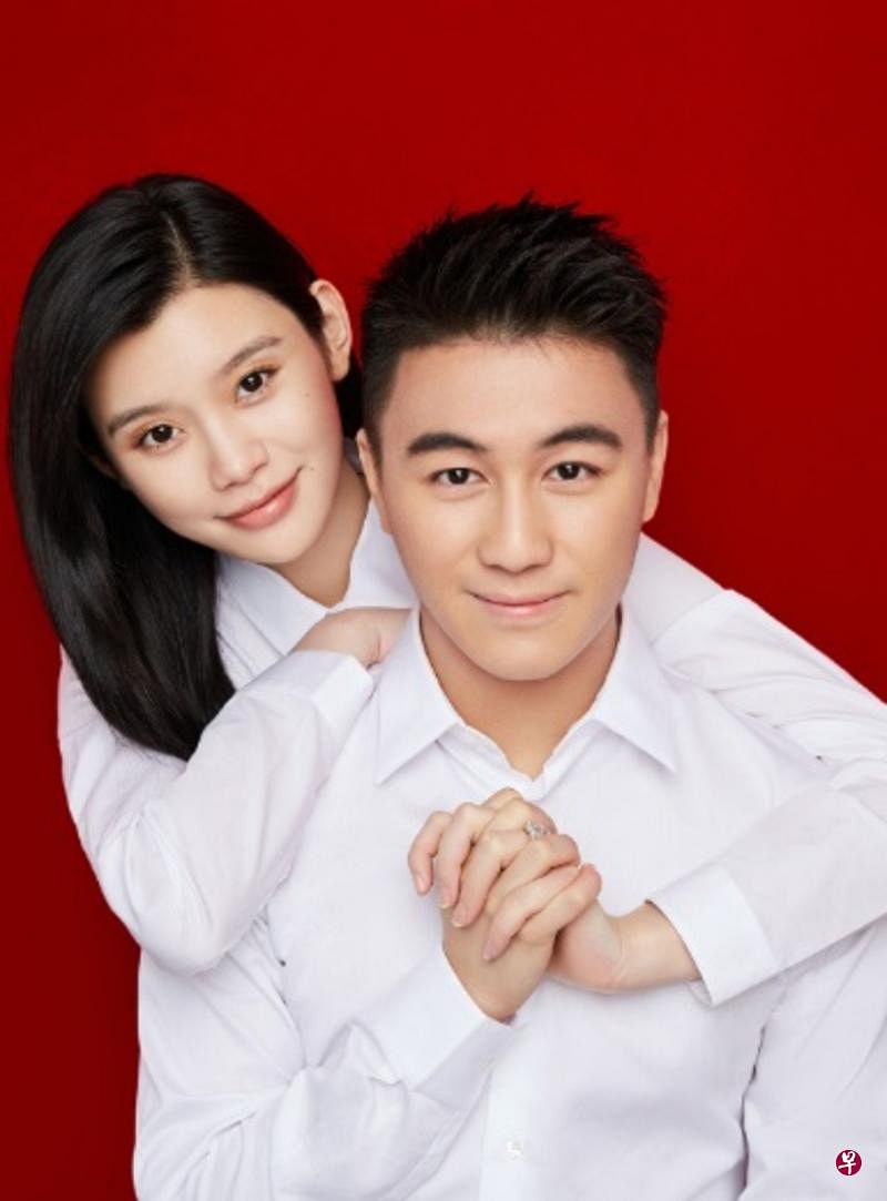 何猷君（右）和奚梦瑶婚后常晒恩爱。（微博图）