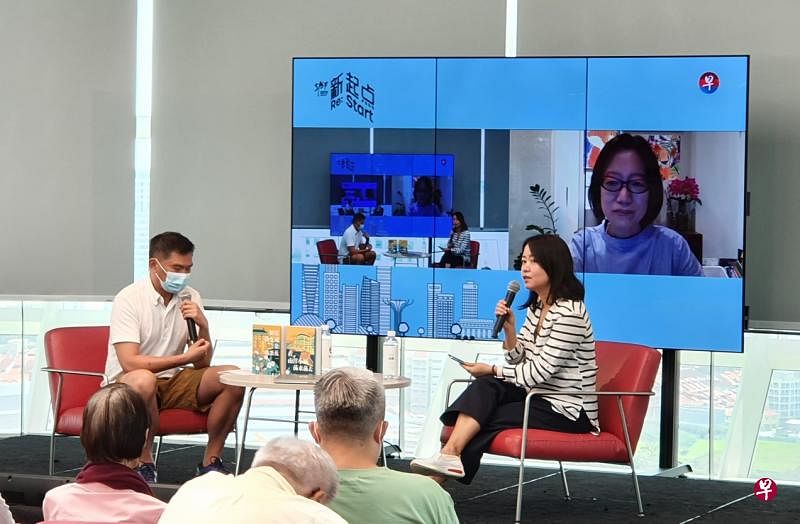 余云新书发布会与谈人分别为叶孝忠（左）与吴晓媛。