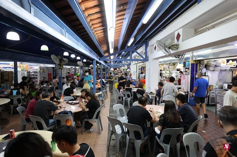 位于义顺81街第848座的咖啡店以4000万元易手。这里人潮多，相信是买家看中的原因。（梁麒麟摄）