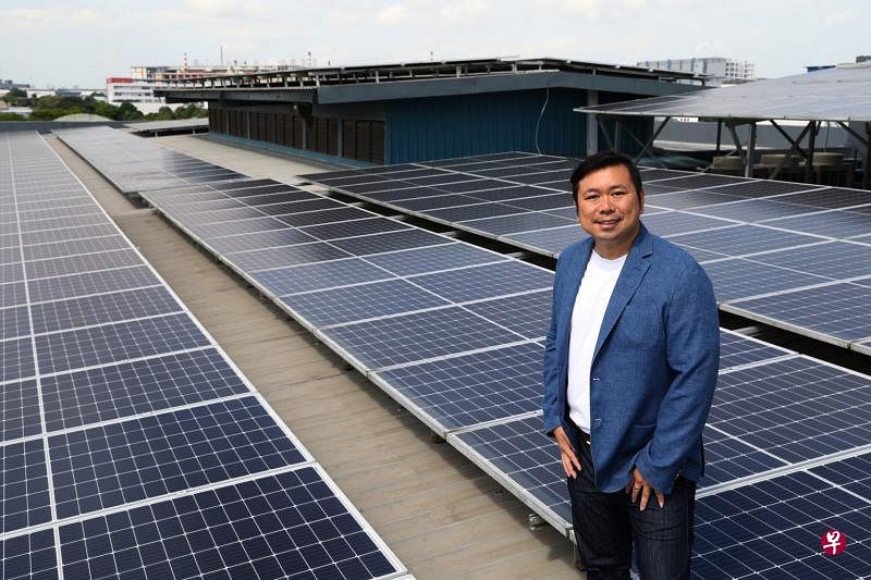以便以谢集团首席执行长金益文为公司开创安装太阳能板的业务，而公司办公楼屋顶也安装太阳能光伏供电。（蔡家增摄）