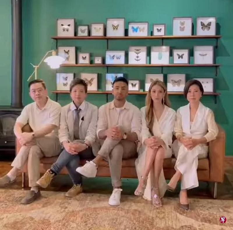 陈凯琳（右二）晒出全家福视频。她的龙凤胎弟弟Derek（中）外表跟父母南辕北辙，左二是她的姐姐Joyce。（IG图）