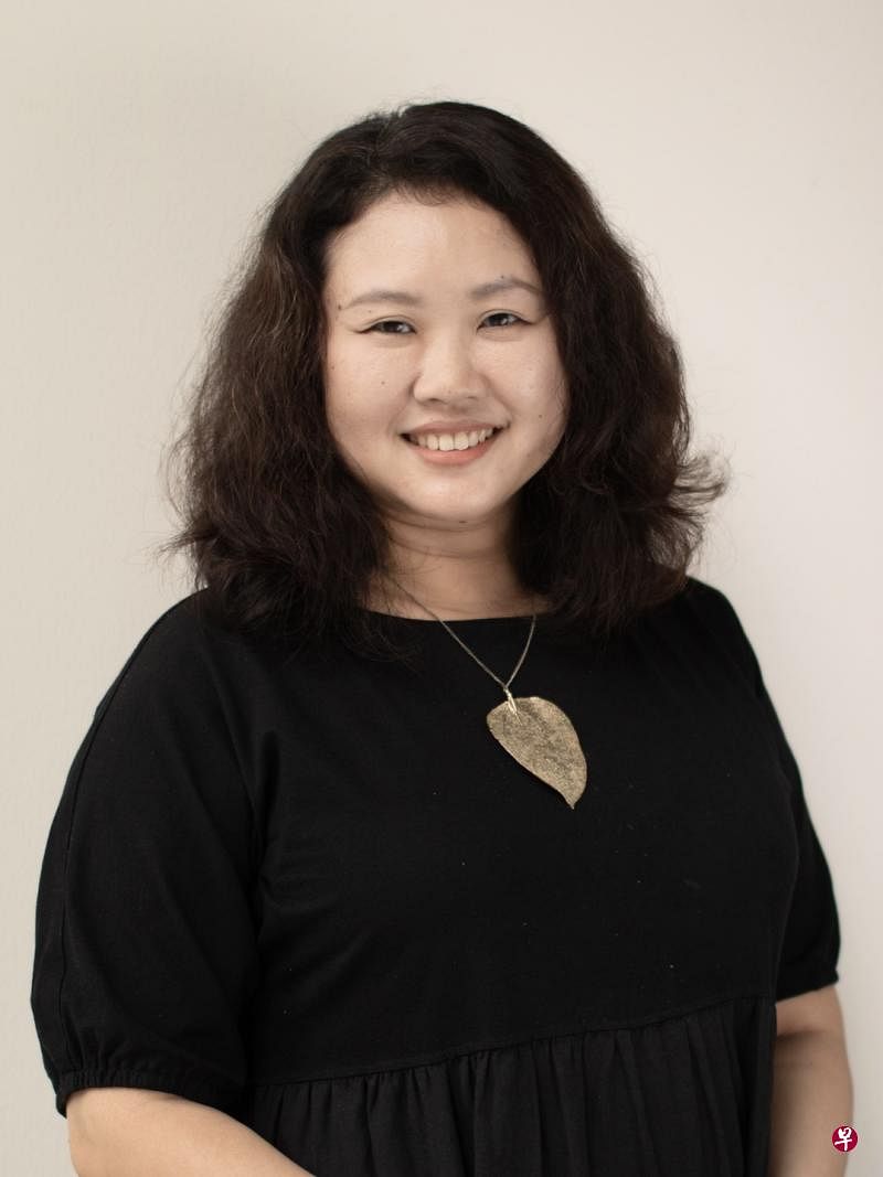 韩馥璟认为艺术治疗能够帮助学生走出困境。