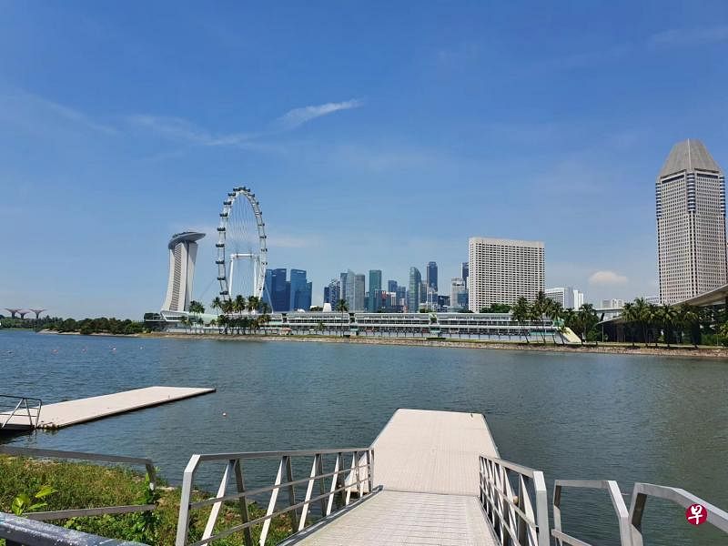从东海岸一路骑脚踏车到滨海堤坝，沿途风景优美。（作者提供）