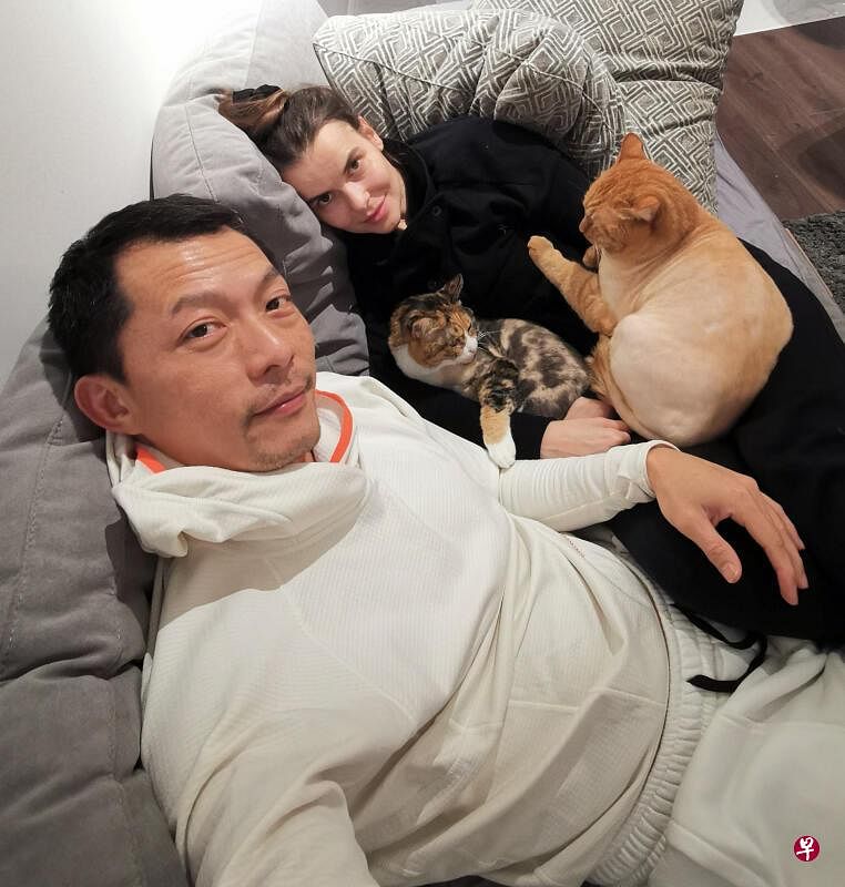 沈倾掞与太太经历了战事疫情后感情更加巩固。