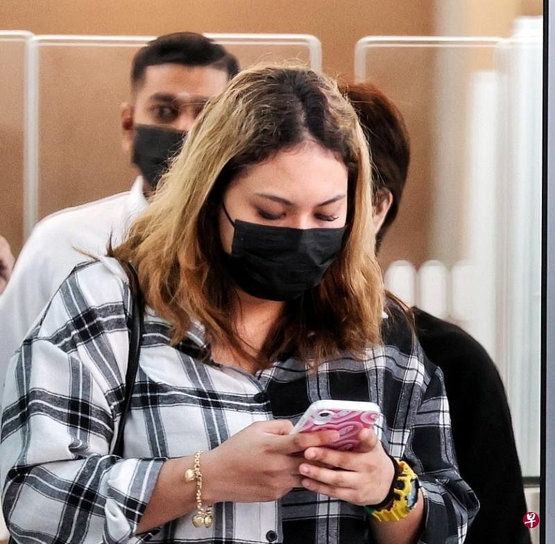 莎丽法（左图）任职辅警时曾被委派为活跃通勤执法人员，但她离职后却把相关部署计划转发出去，结果被判监一周。阿菲迪（右图）收到部署计划后，将相关截图转发到有211人的群组，判坐牢一周。（徐颖荃摄）