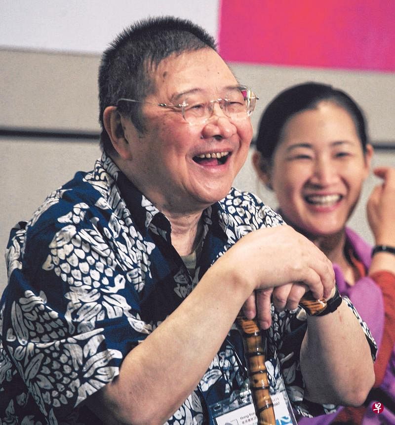 倪匡视死如归，对保健养生不屑一顾，但他坚持每个人都要有个体自由，人应该活在个体自由不受影响的社会。（档案照）