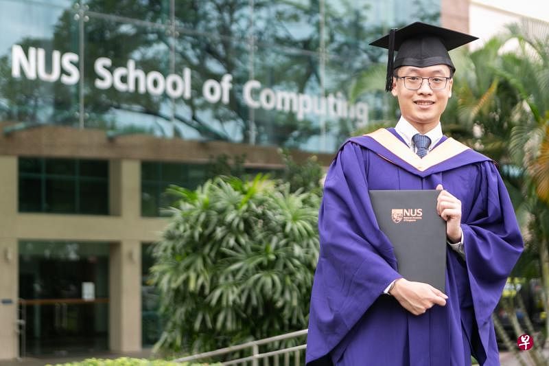 杨伟勤中四那年一改好玩心态，发奋学习，一路从理工学院到大学都有优越表现。他国大毕业后将到战略资讯科技中心工作，期待为网络安全业做出贡献。（张荣摄）