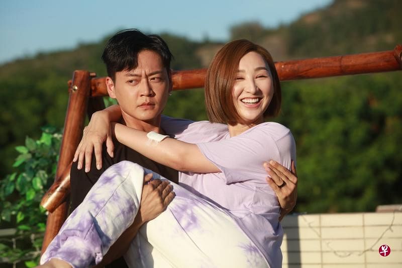 张振朗（左）与高海宁剧中上演斗气冤家、先婚后爱的诙谐戏码。