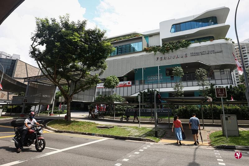 位于盛港西道21号三楼的小贩中心和巴刹共有28个小贩摊位和20个巴刹摊位，由Kopitiam以社会企业的模式经营。（李健玮摄）