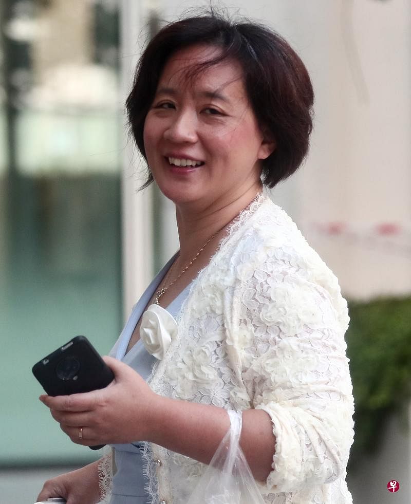 反疫苗组织创办人许淑慈加控两项对卫生部作出虚假陈述的控状。她也面对一项妨碍公务的控状。（海峡时报）