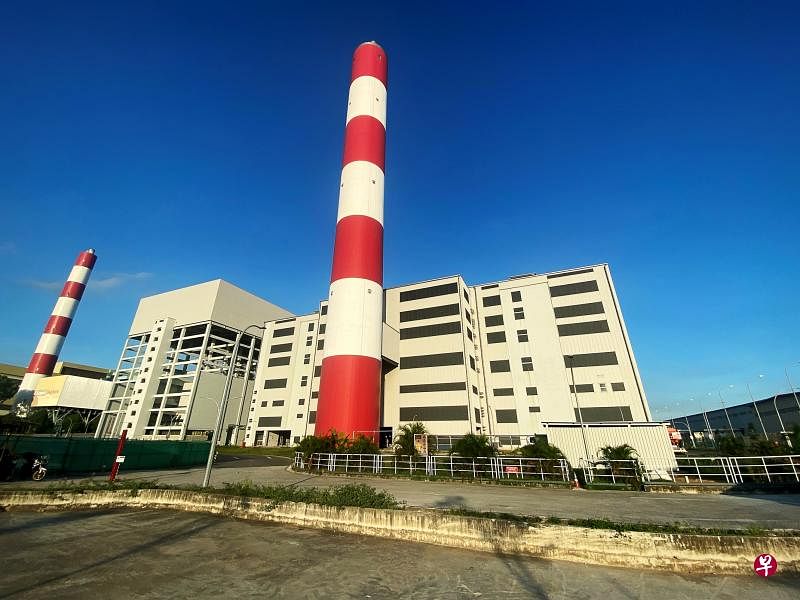 占地约4.8公顷的废料转化能源厂TuasOne的废料贮存区可容纳约1万4400吨的垃圾。（三菱重工亚太提供）