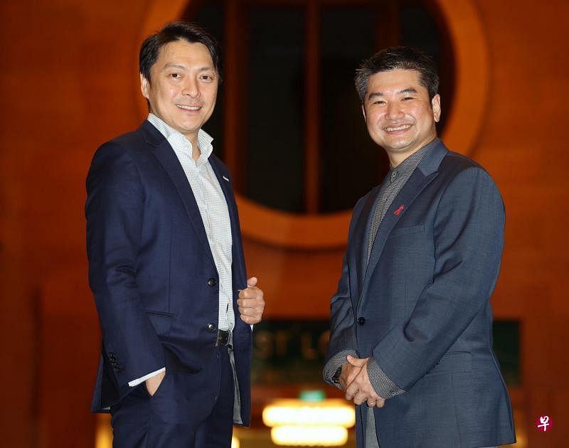 吉宝置业和动物与禽类兽医诊所（AAVC）分别获颁今年的工作场所安全与卫生发展商奖及CARE奖。图为吉宝置业总裁林儒毅（左）和AAVC创办人兼首席兽医唐汶耀。（萧紫薇摄）