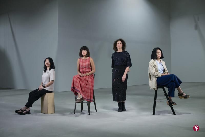 本届新加坡双年展联合艺术总监（左起）：叶德晶、妮达·葛豪斯（Nida Ghouse）、阿拉·尤尼斯（Ala Younis）和崔彬娜（Binna Choi）（美术馆提供）。