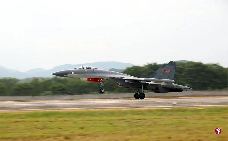中国大陆解放军东部战区8月3日在台湾本岛北部、西南和东南海空域，组织由战区海军、空军、火箭军、战略支援部队、联勤保障部队等兵力参加的实战化联合演训。（取自东部战区微信公众号 ）