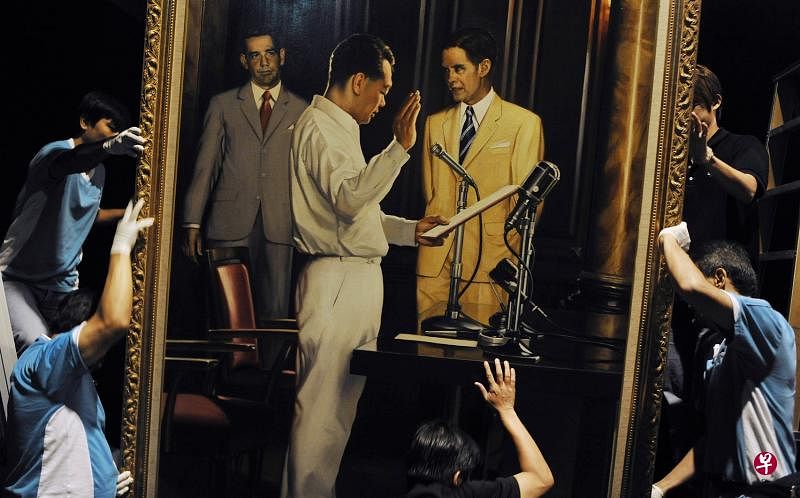 赖桂芳描绘李光耀于1959年6月5日宣誓出任新加坡自治邦首任总理的油画，已为国家美术馆馆藏。（档案照片）