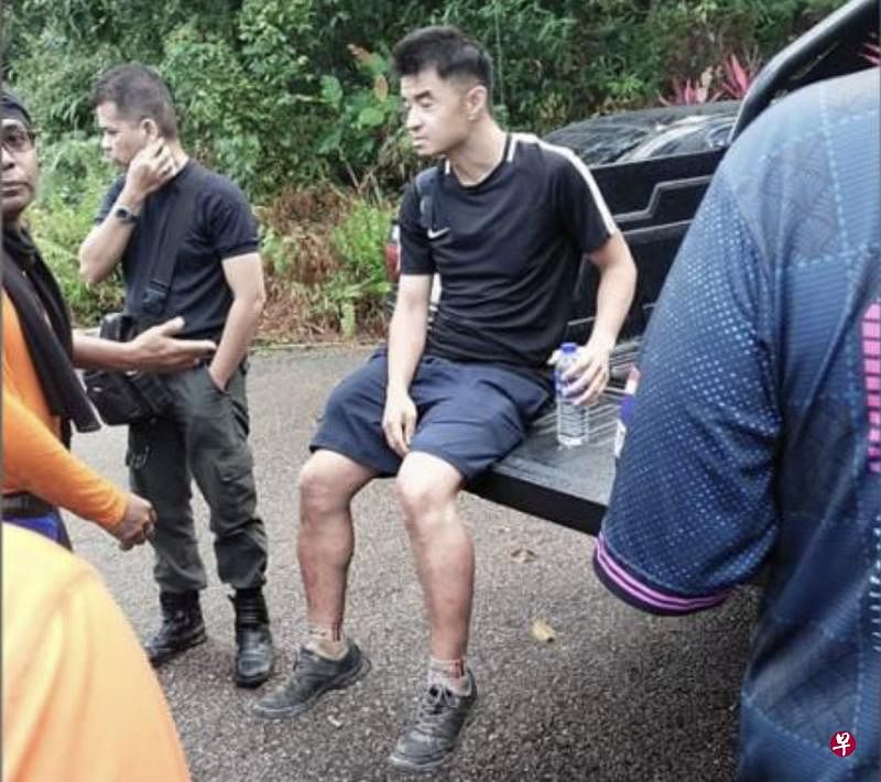 梁添民星期天下午4时许自行走出山林后，身体并无大碍。（柔佛州森林局提供）