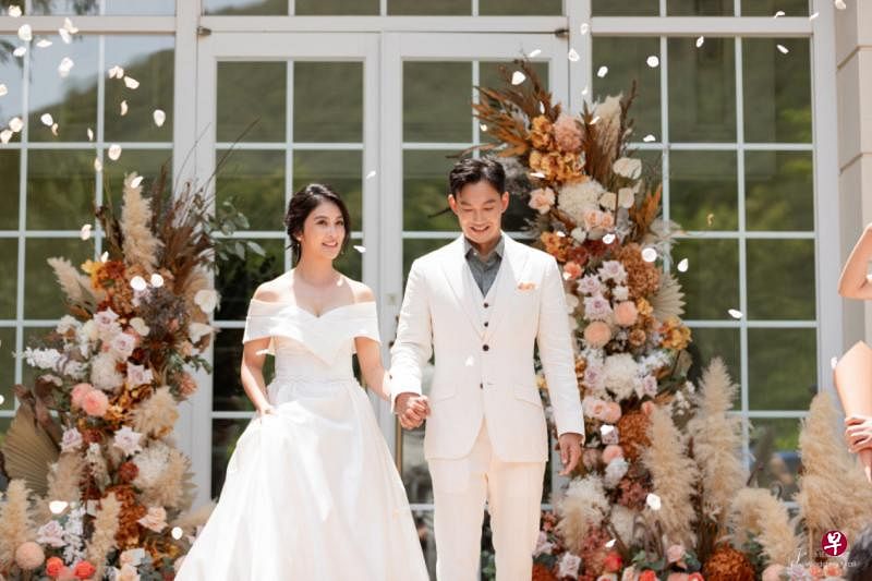 威廉（右）和卓君泽的婚礼请了不少娱乐圈友人见证。（欢迎光临公司图）