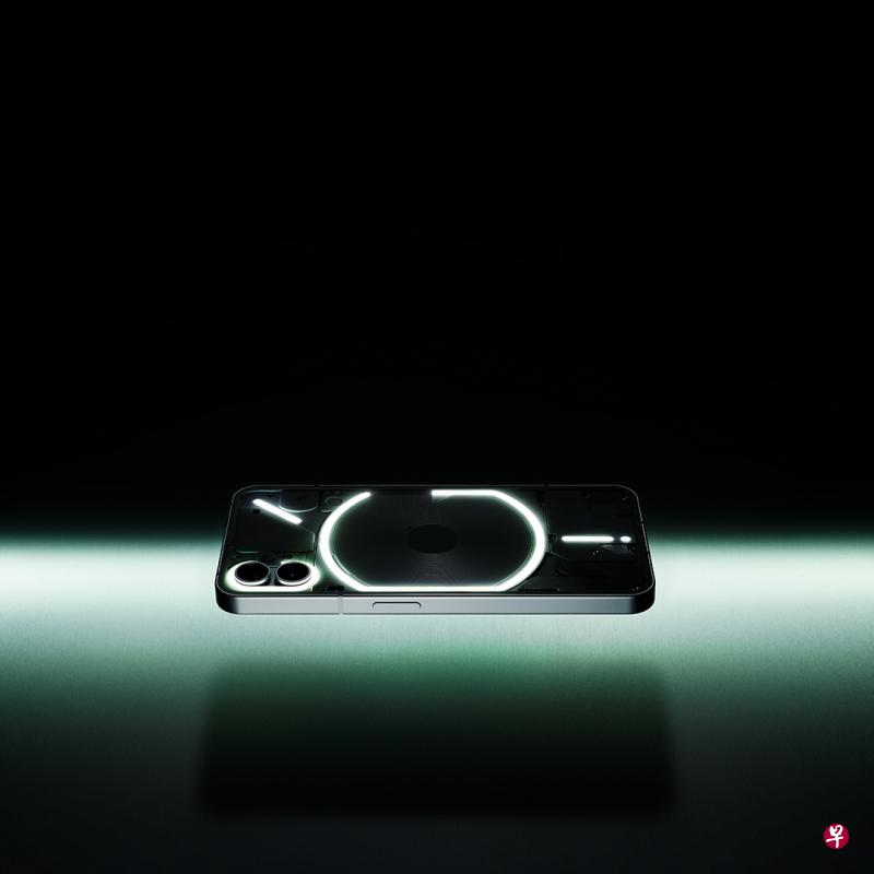 Phone (1)背面的Glyph灯条设计由900多个LED组成。（厂商提供）