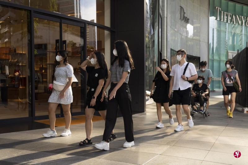 我国选择与冠病共存，也开始迎接外国旅客，这对零售业是一大鼓舞，但乌节路显然还未恢复过去的人气和买气。（彭博社）
