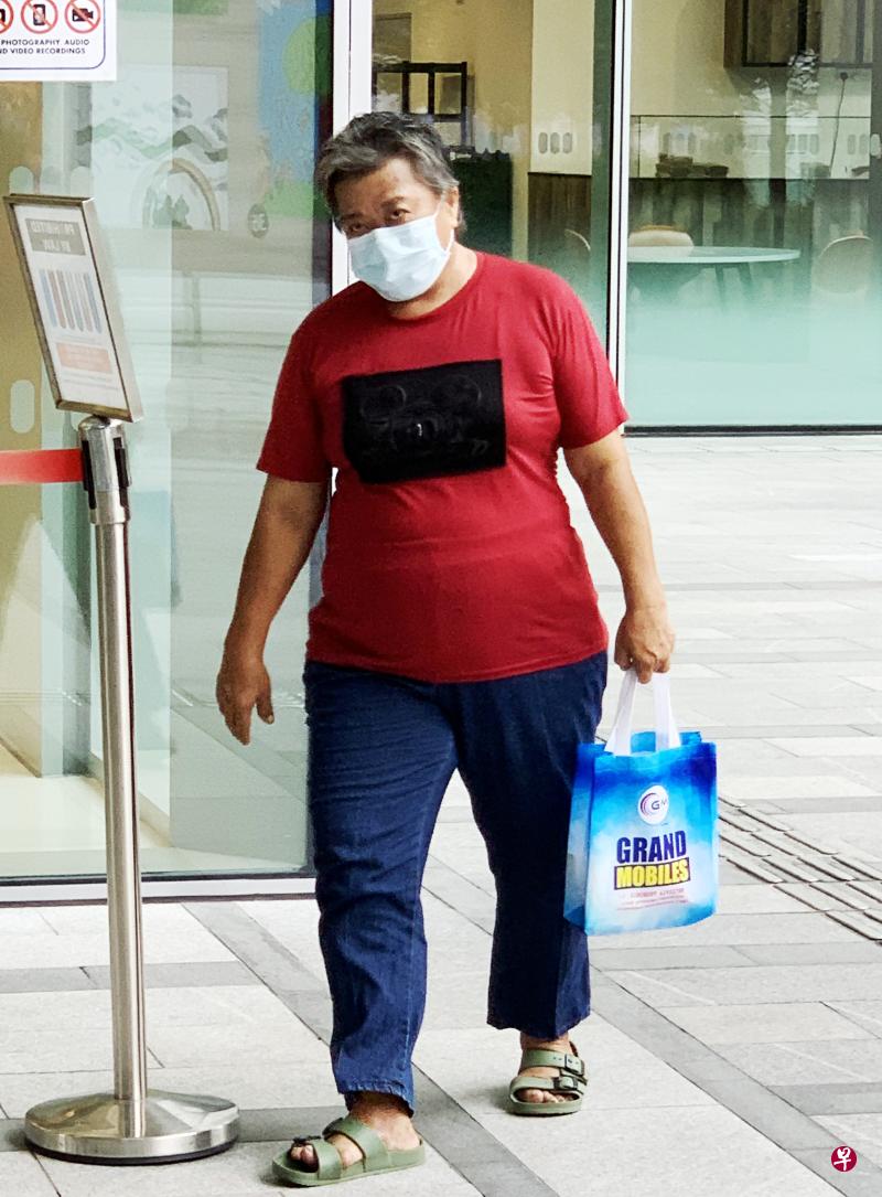 被告洪秀华面对五项抵触传染病法令的控状，她认罪后被判坐牢九周。（海峡时报）