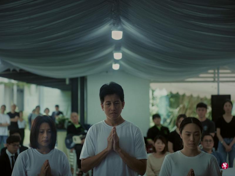 曾诗梅（左起）、王智国与温淑安在短片《烟熏到了眼睛》演出一家人。（受访者提供）