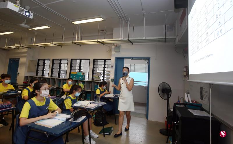 2020年的统计数据显示，76.4％的中学和高中教师的工作场所提供部分时间工作的安排。（档案照片）