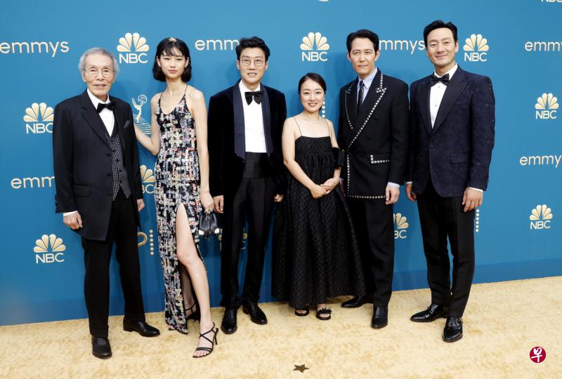 《鱿鱼游戏》剧组出席本届艾美奖。（路透社）